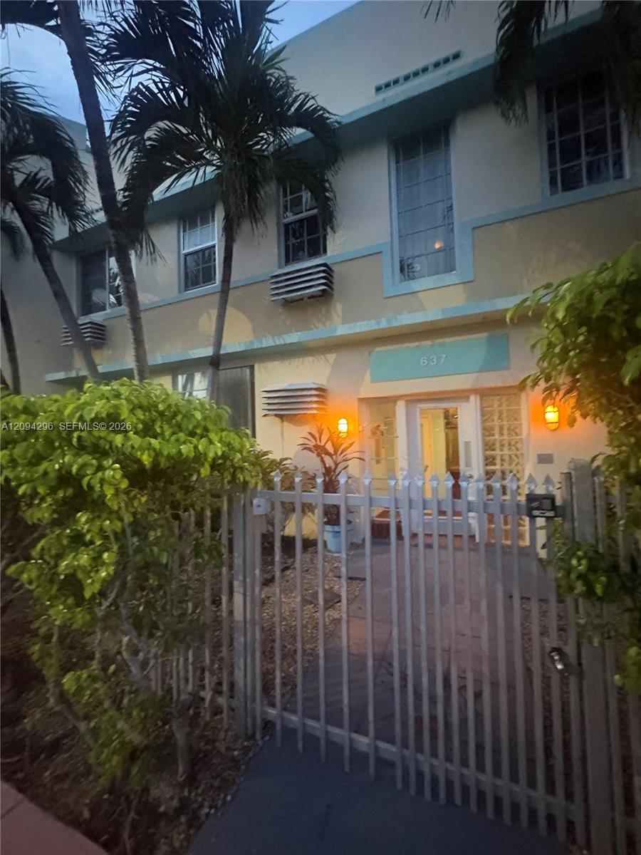 637 12th St # 6, Miami Beach FL 33139