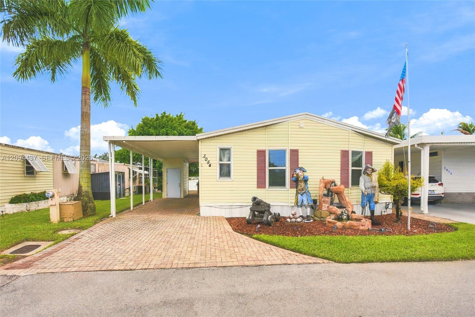 3054 Lakeshore Dr, Dania Beach FL 33312