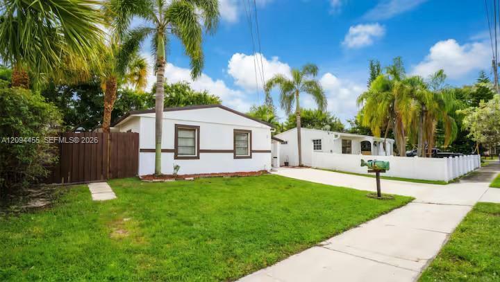 2634 Thomas St, Hollywood FL 33020