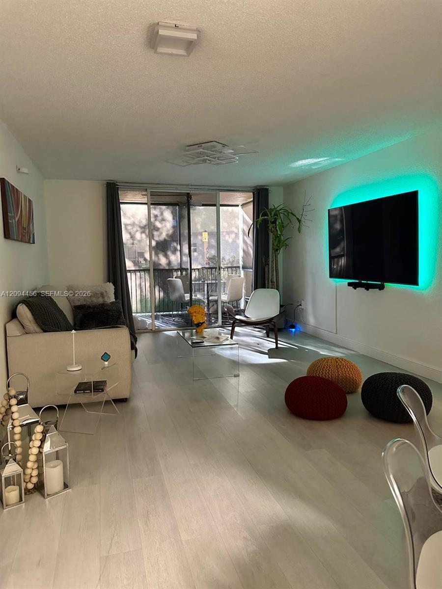 8323 Lake Dr # 102, Doral FL 33166