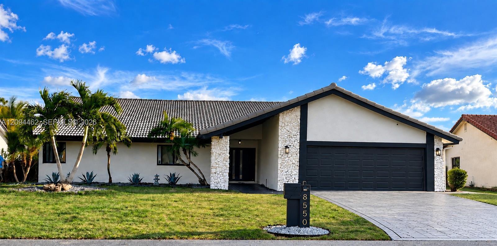 8550 NW 79th St, Tamarac FL 33321