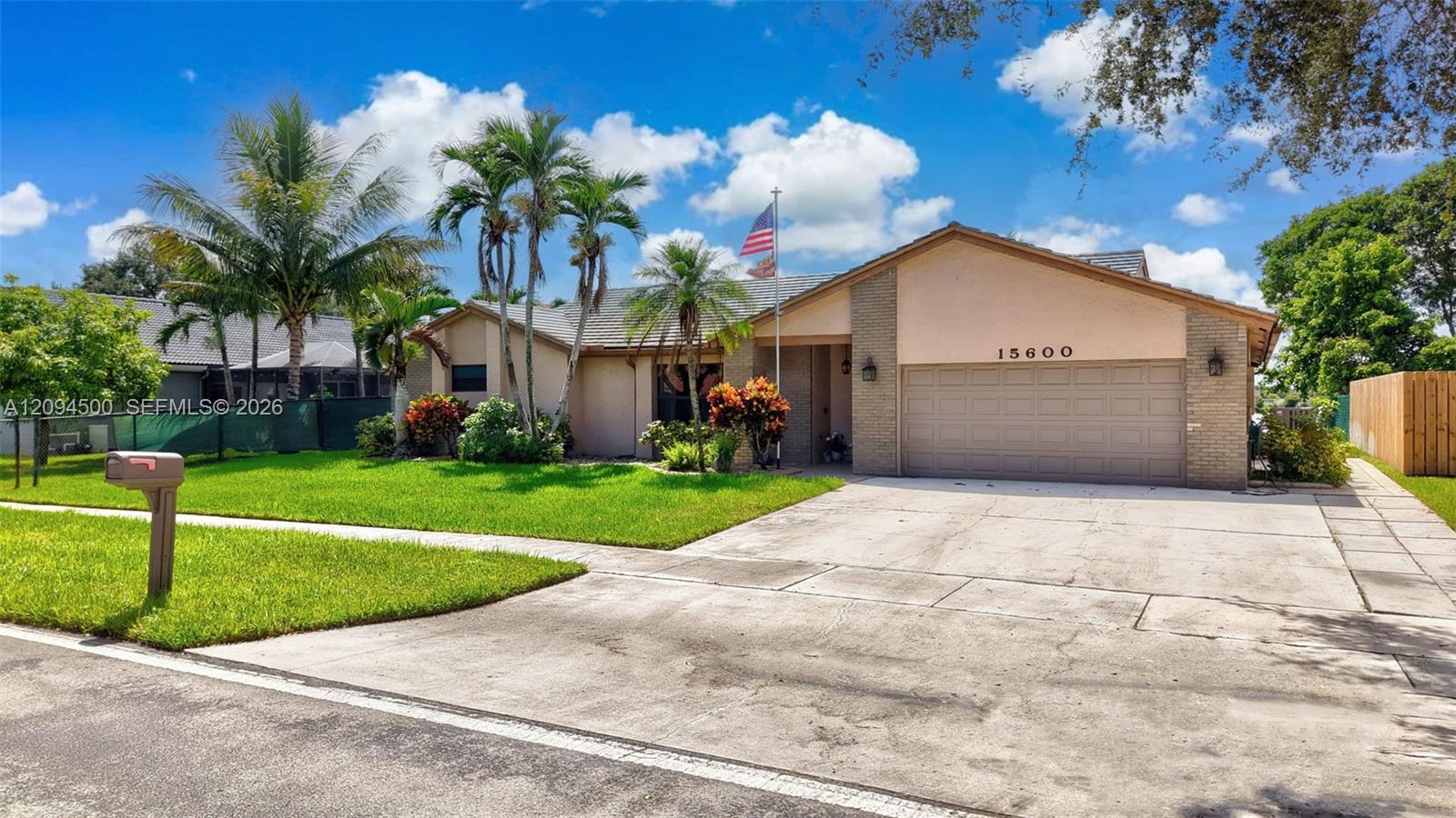 15600 Huntridge Rd, Davie FL 33331