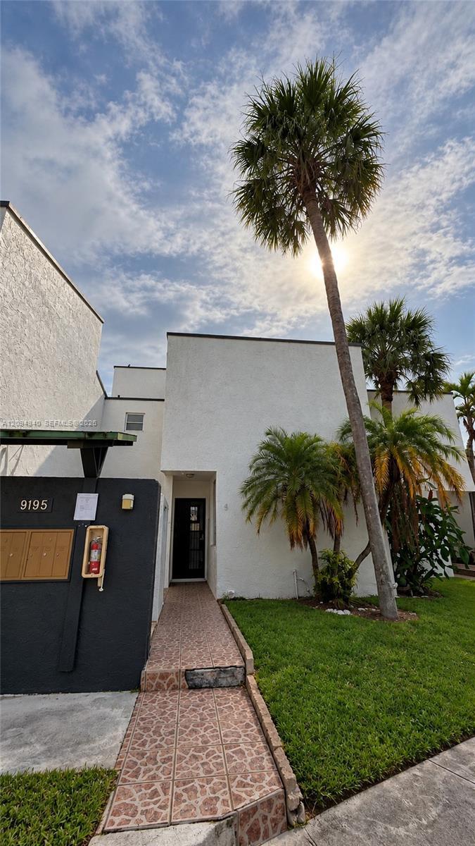 9195 Fontainebleau Blvd # 4, Miami FL 33172
