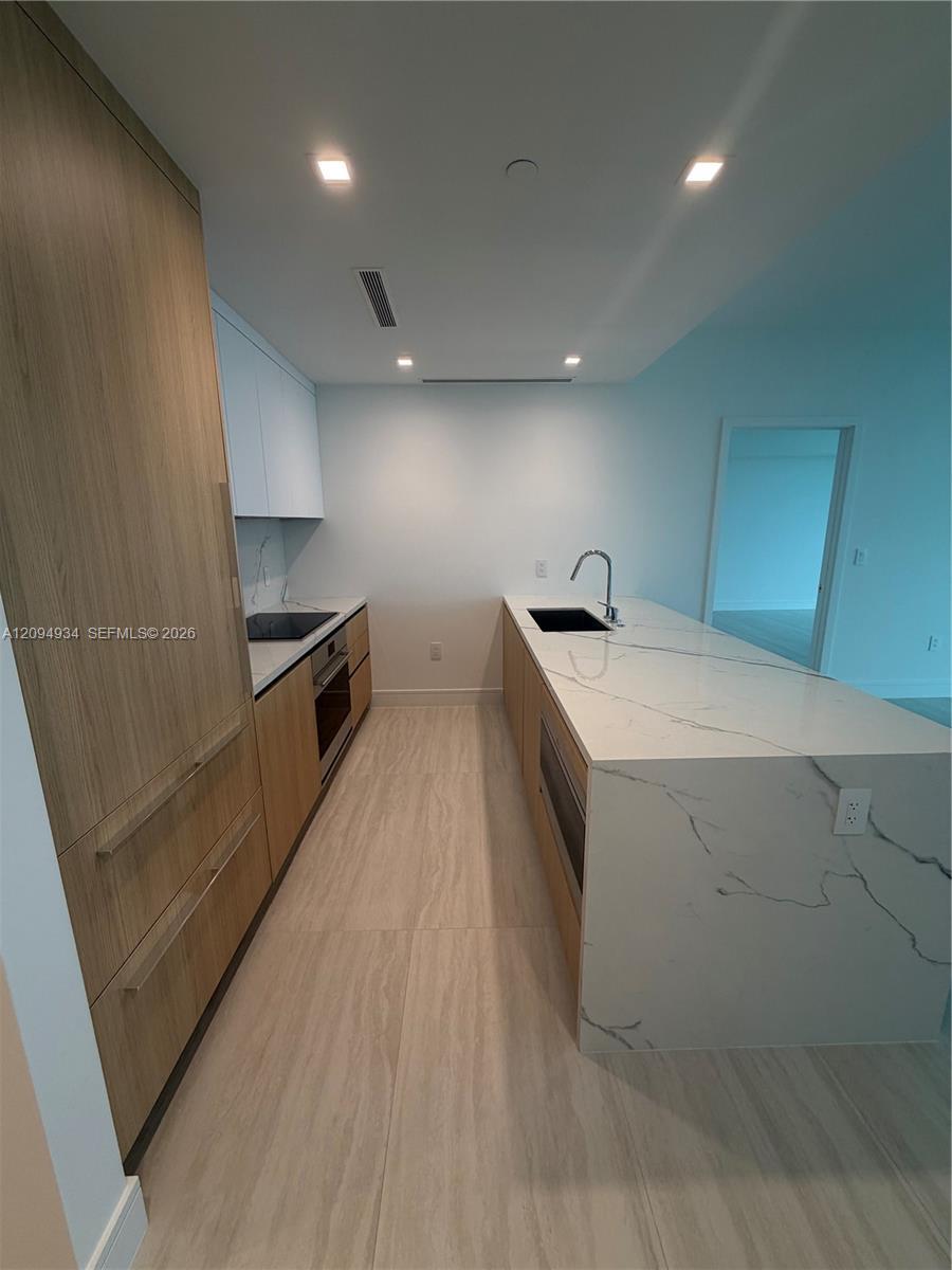 2411 Laguna Cir # 2408, Miami FL 33181