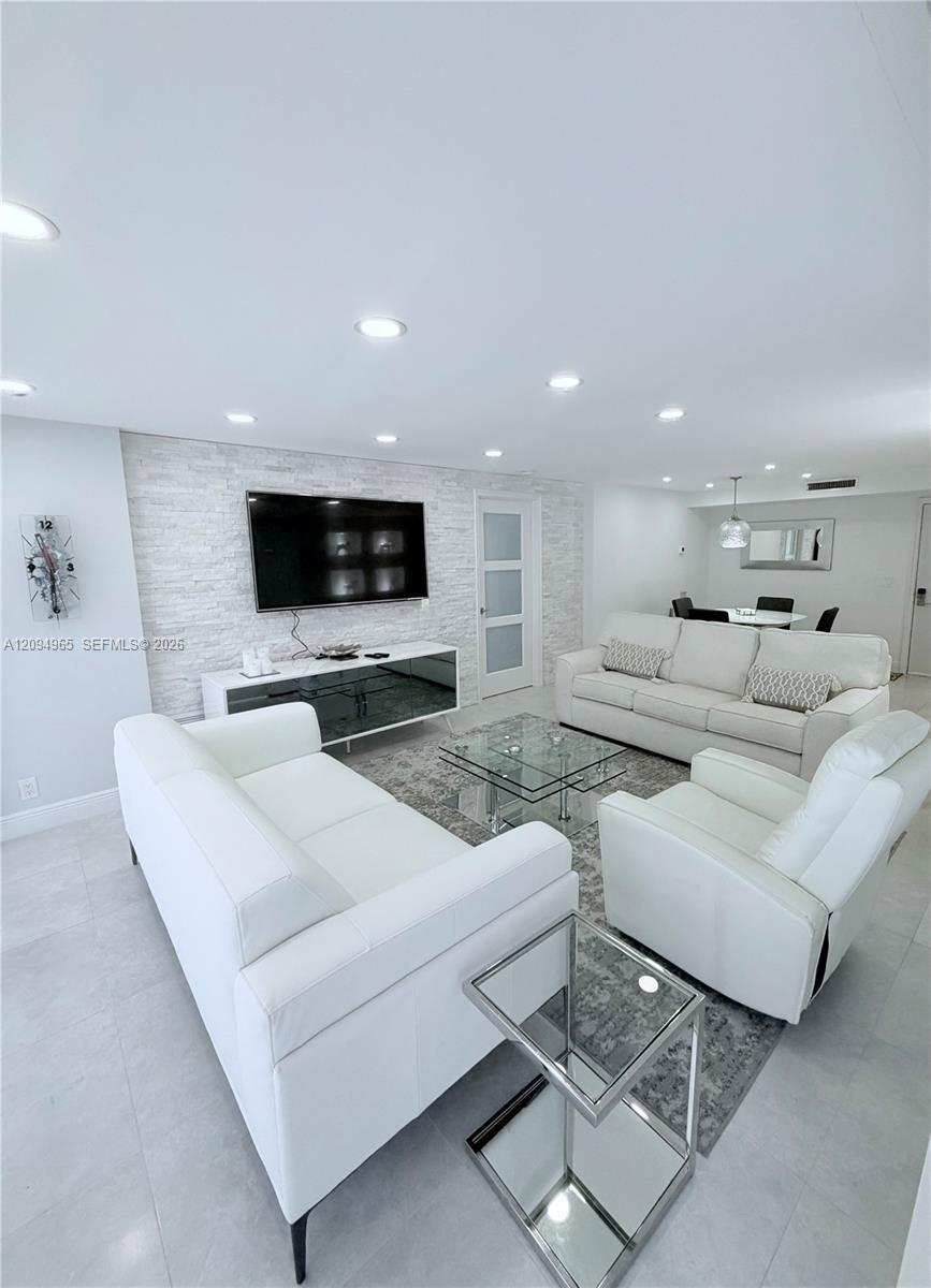 531 N Ocean Blvd # 404, Pompano Beach FL 33062