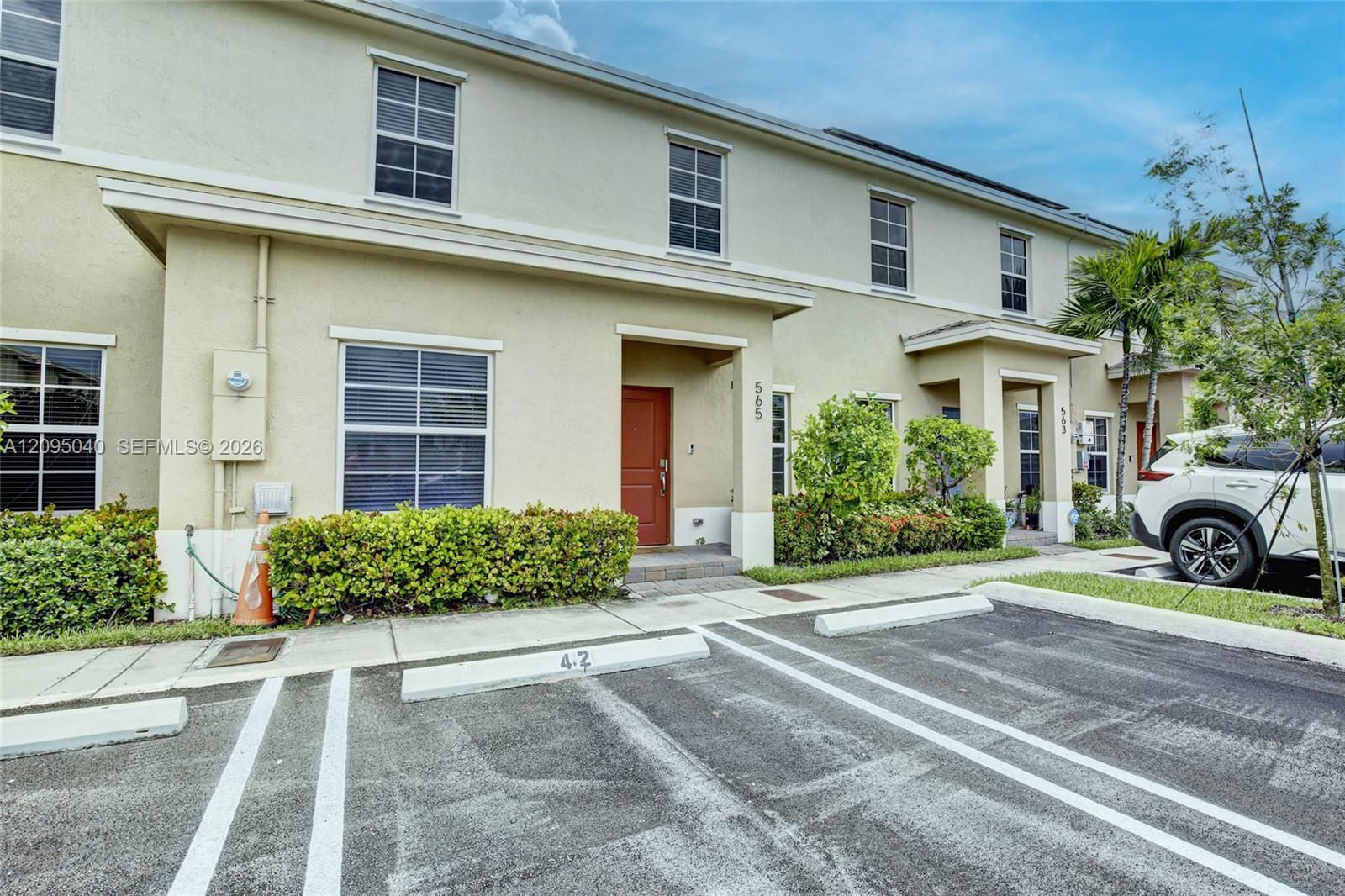565 NE 5th Pl, Florida City FL 33034