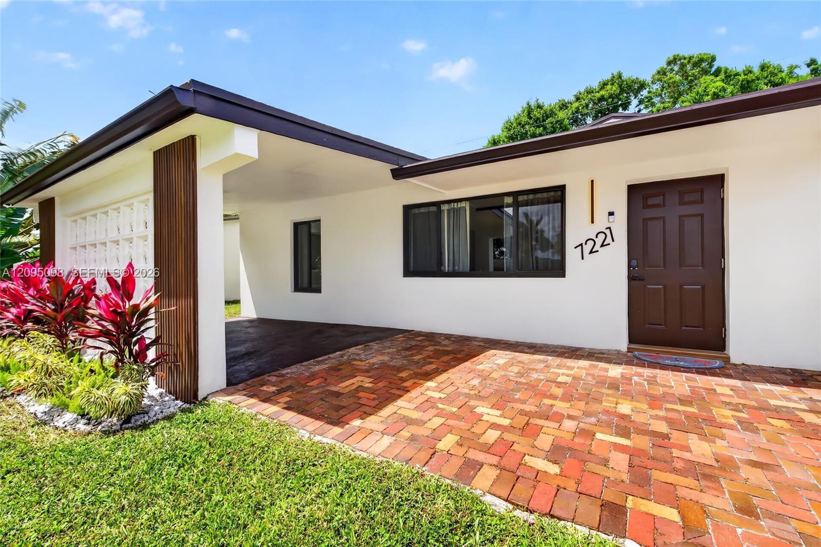 7221 Freedom St, Hollywood FL 33024
