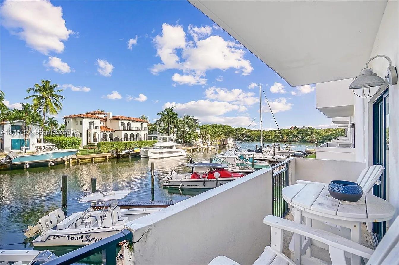 6901 Edgewater Dr # 211, Coral Gables FL 33133