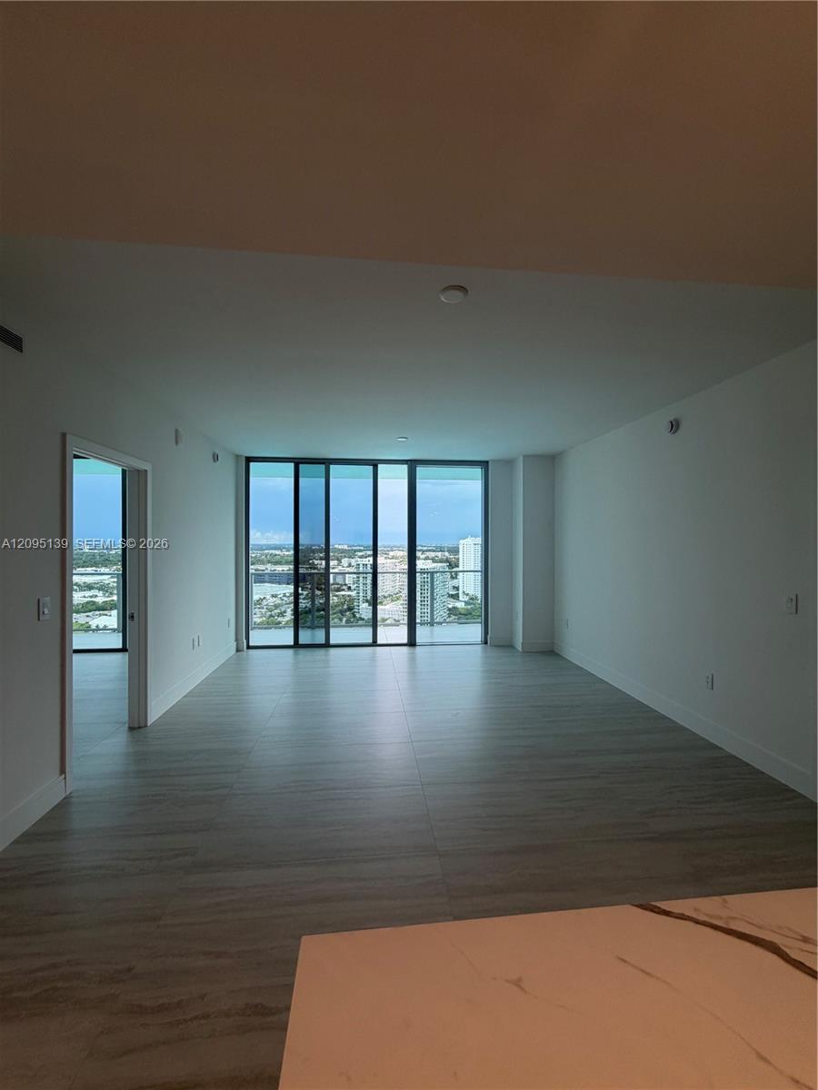 2411 Laguna Cir # 2409, North Miami FL 33181