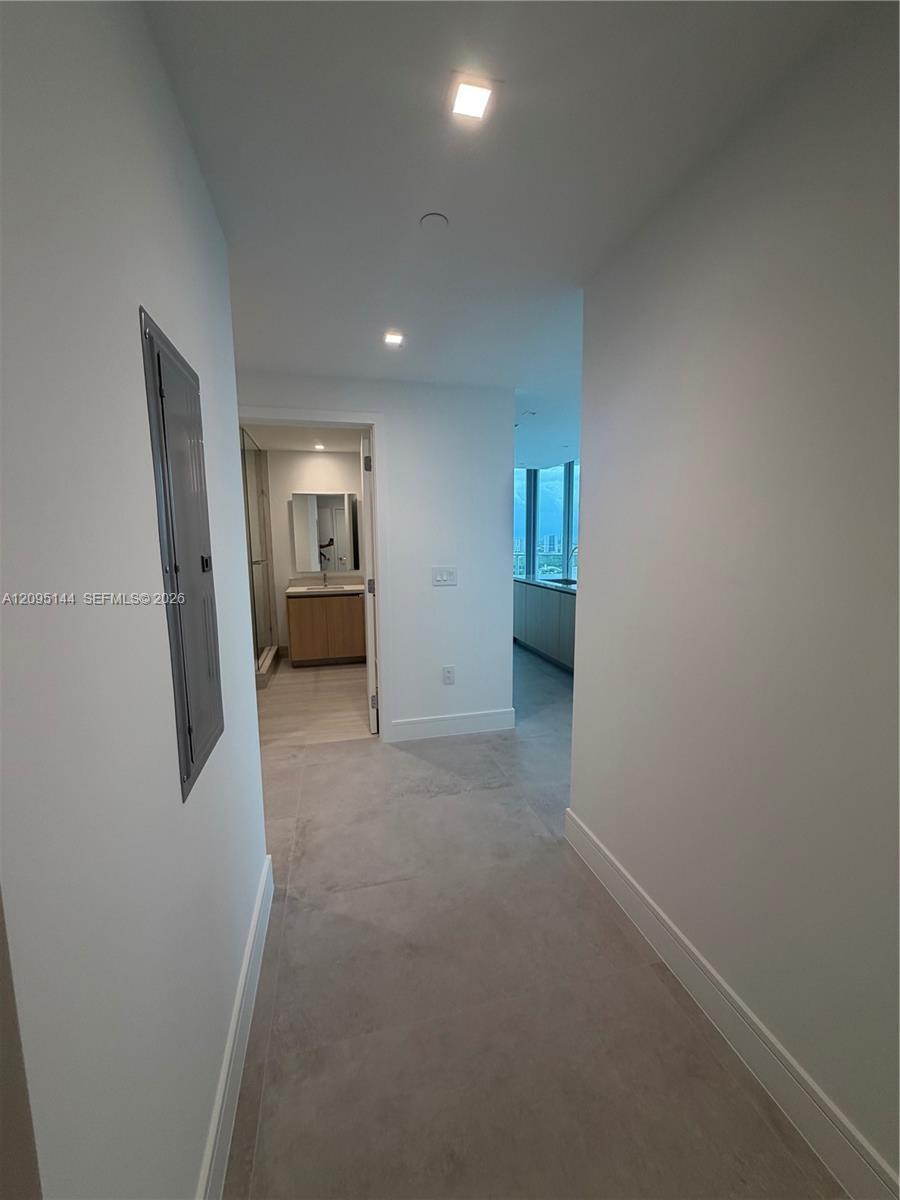 2411 Laguna Cir # 2911, North Miami FL 33181