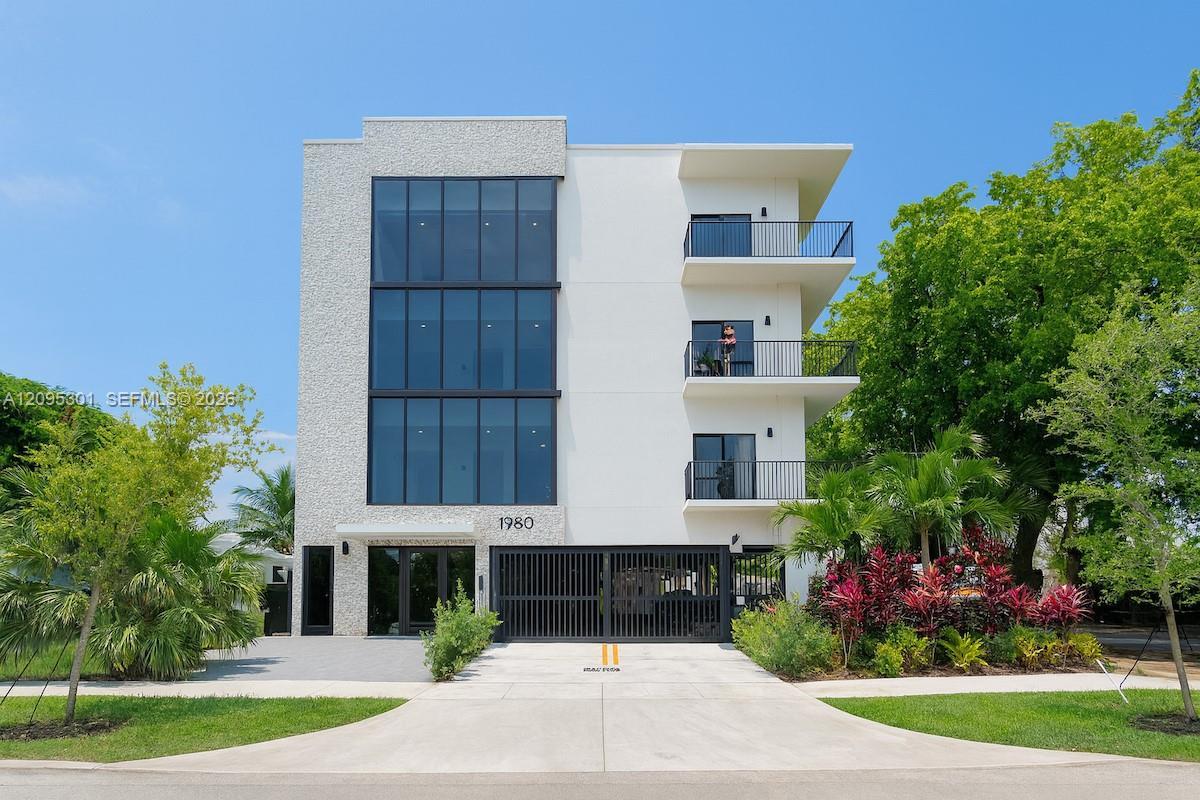 1950 Fletcher St # 302, Hollywood FL 33020