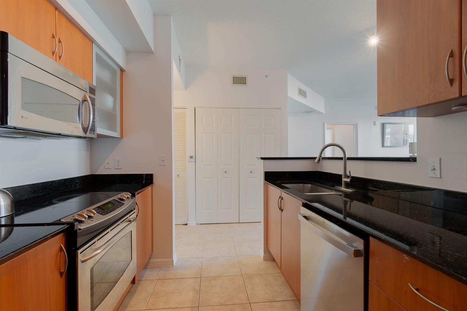 804 E WINDWARD Way # 621, Lantana FL 33462