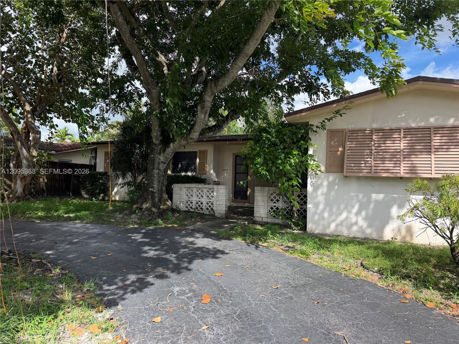 1819 N 51st Ave, Hollywood FL 33021