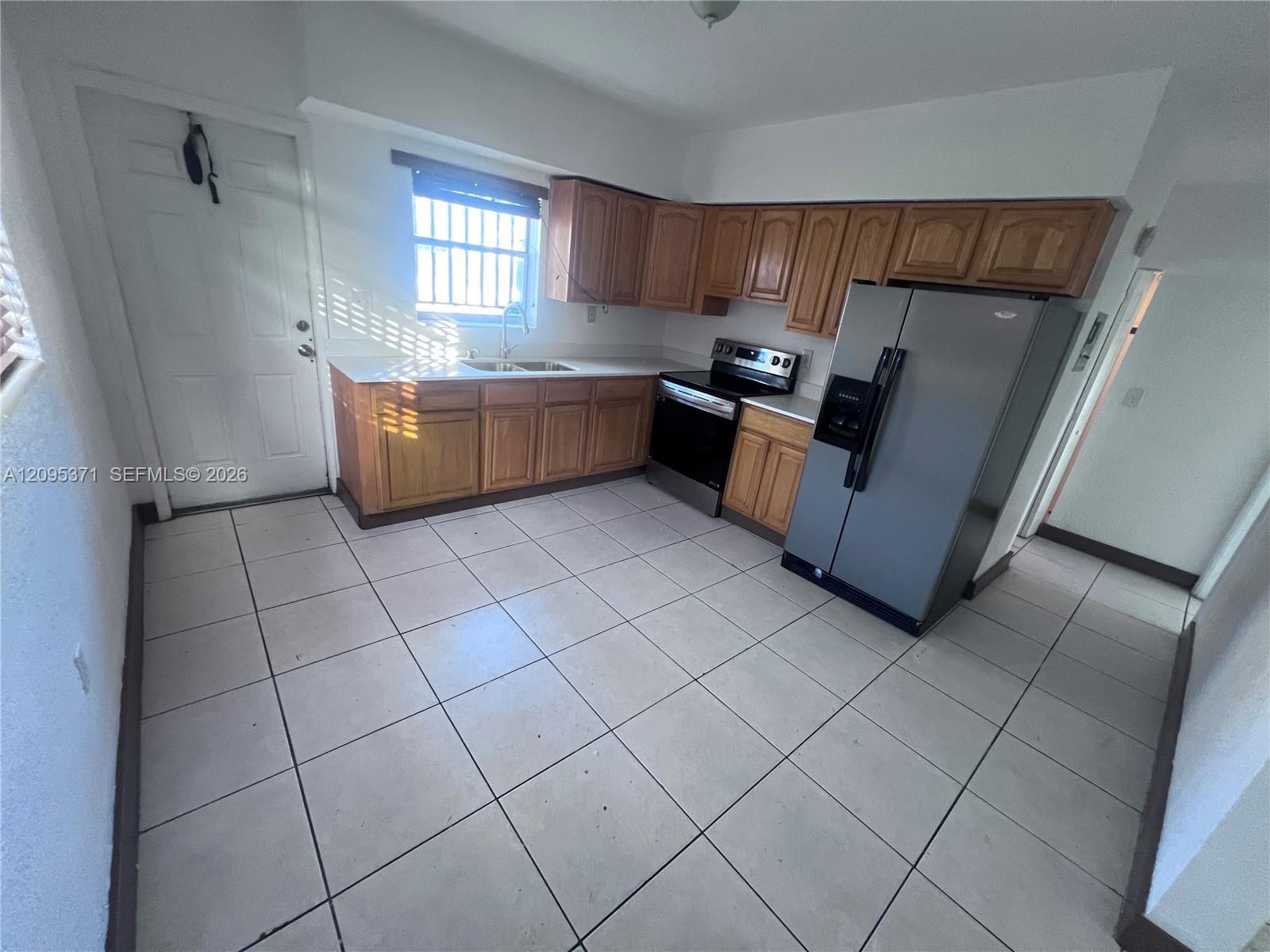 1995 NE 167th St # 1, North Miami Beach FL 33162
