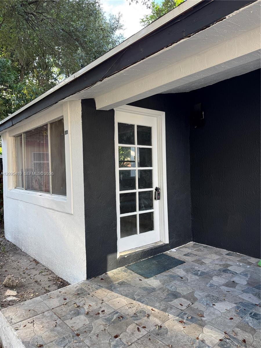 585 NE 163rd St # 1, Miami FL 33162