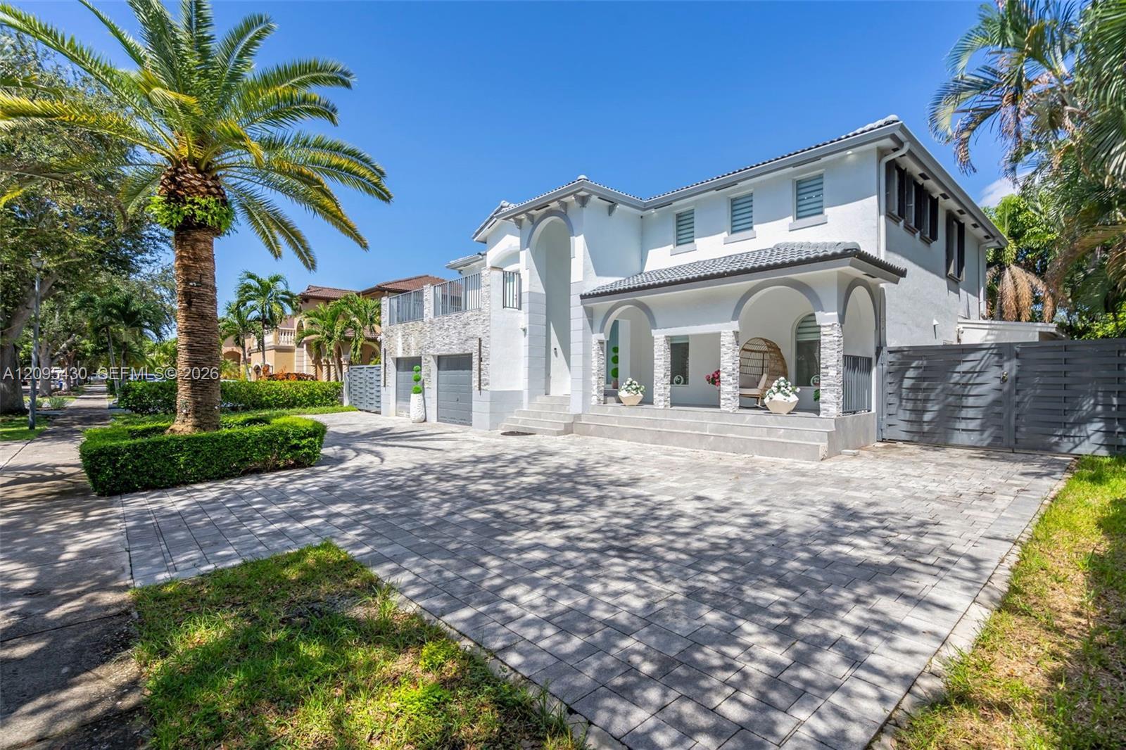 8441 NW 163rd Ter, Miami Lakes FL 33016