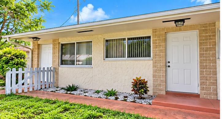 812 NE 2ND Street # 2, Hallandale Beach FL 33009