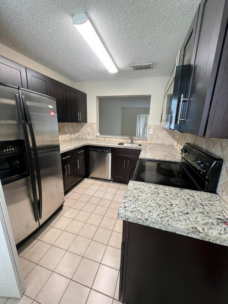 9458 PALM Circle S # 9458, Pembroke Pines FL 33025