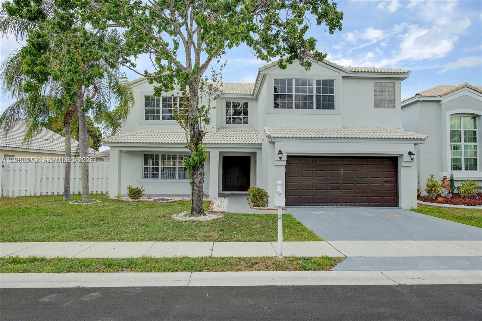 1127 SW 104th Way, Pembroke Pines FL 33025