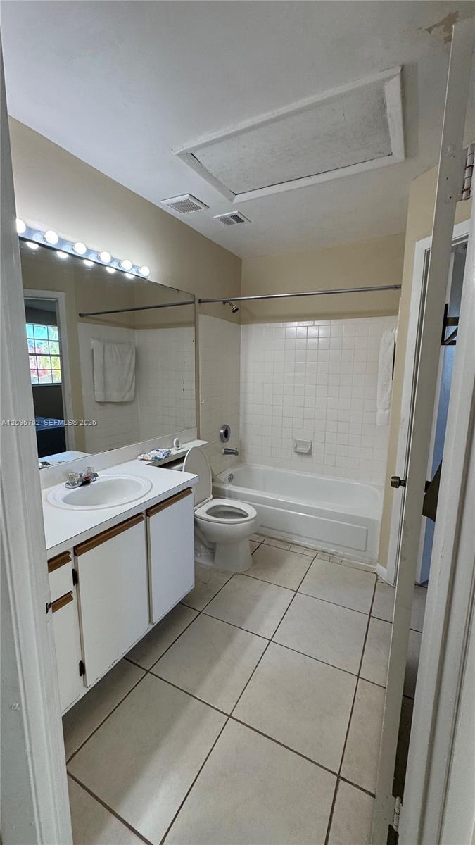 18348 NW 68th Ave # H, Hialeah FL 33015