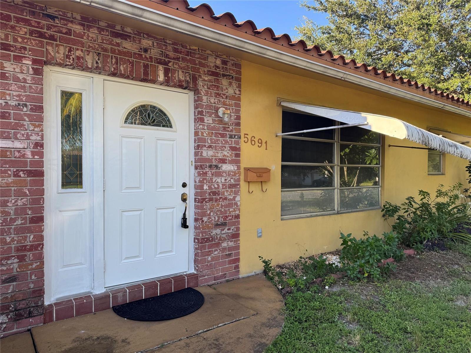 5691 SW 1st Street, Plantation FL 33317