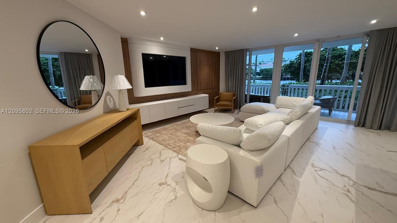 7000 Island Blvd # 01, Aventura FL 33160