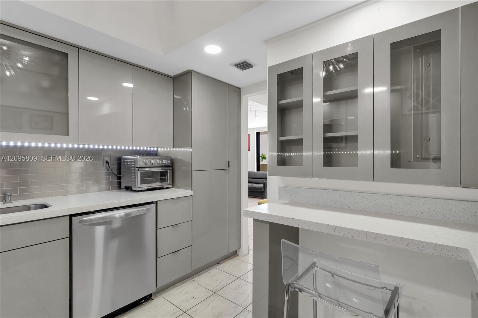 1623 Collins Ave # 812, Miami Beach FL 33139