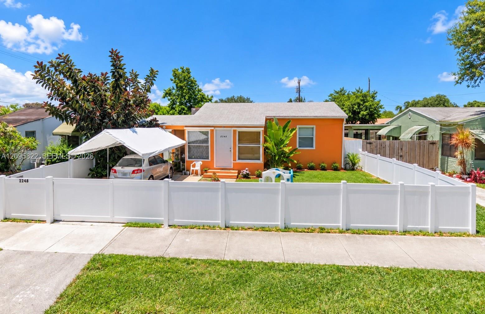 2343 Mckinley St, Hollywood FL 33020