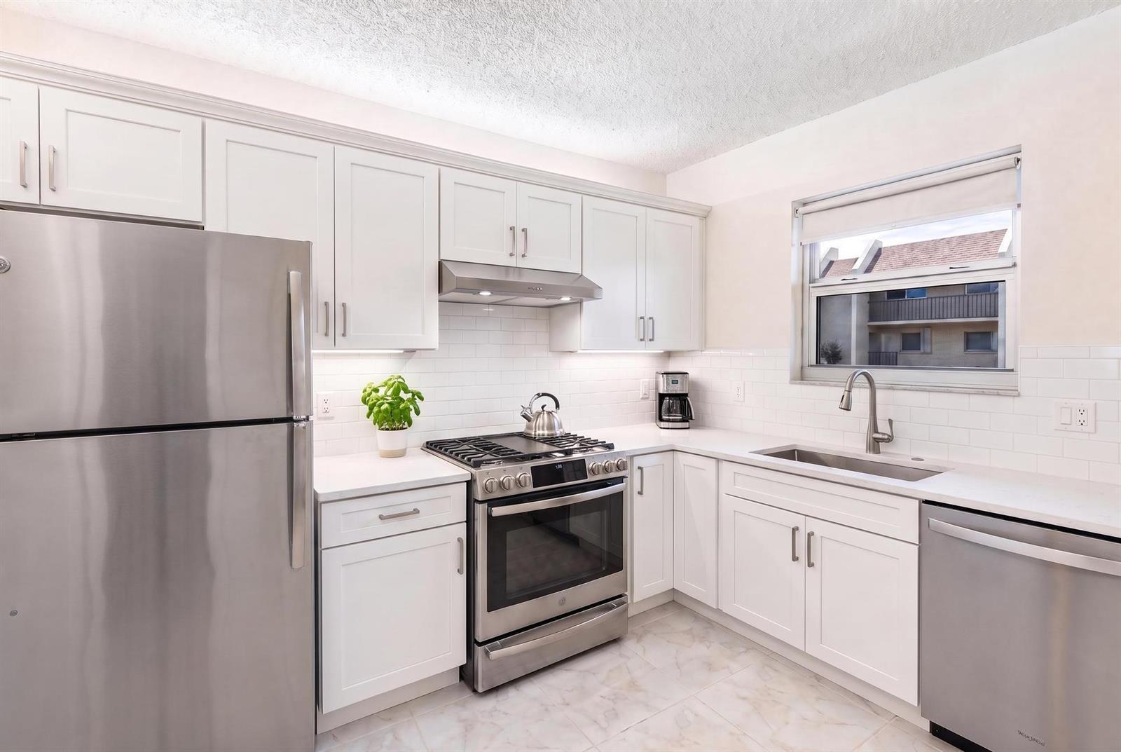 2825 SW 22nd Avenue Apt 107, Delray Beach FL 33445