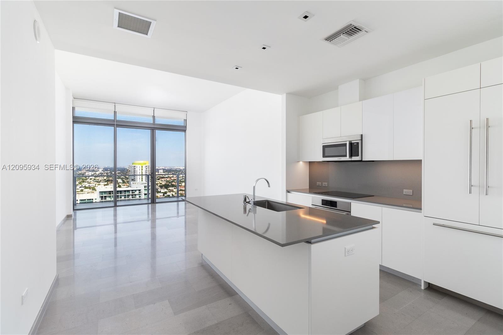 68 SE 6th St # 4006, Miami FL 33131