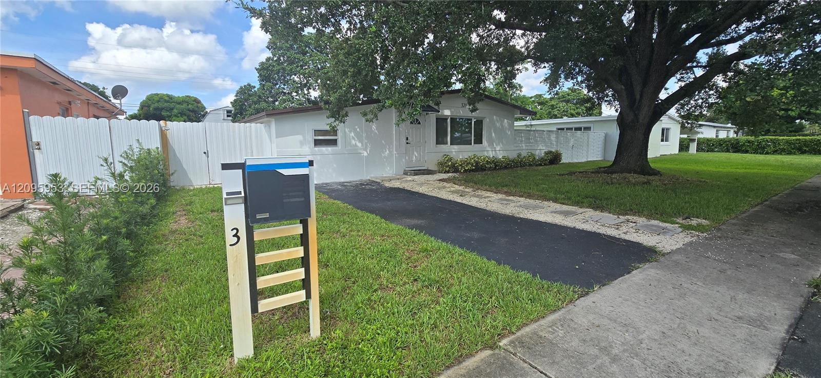320 N 70th Ter, Hollywood FL 33024
