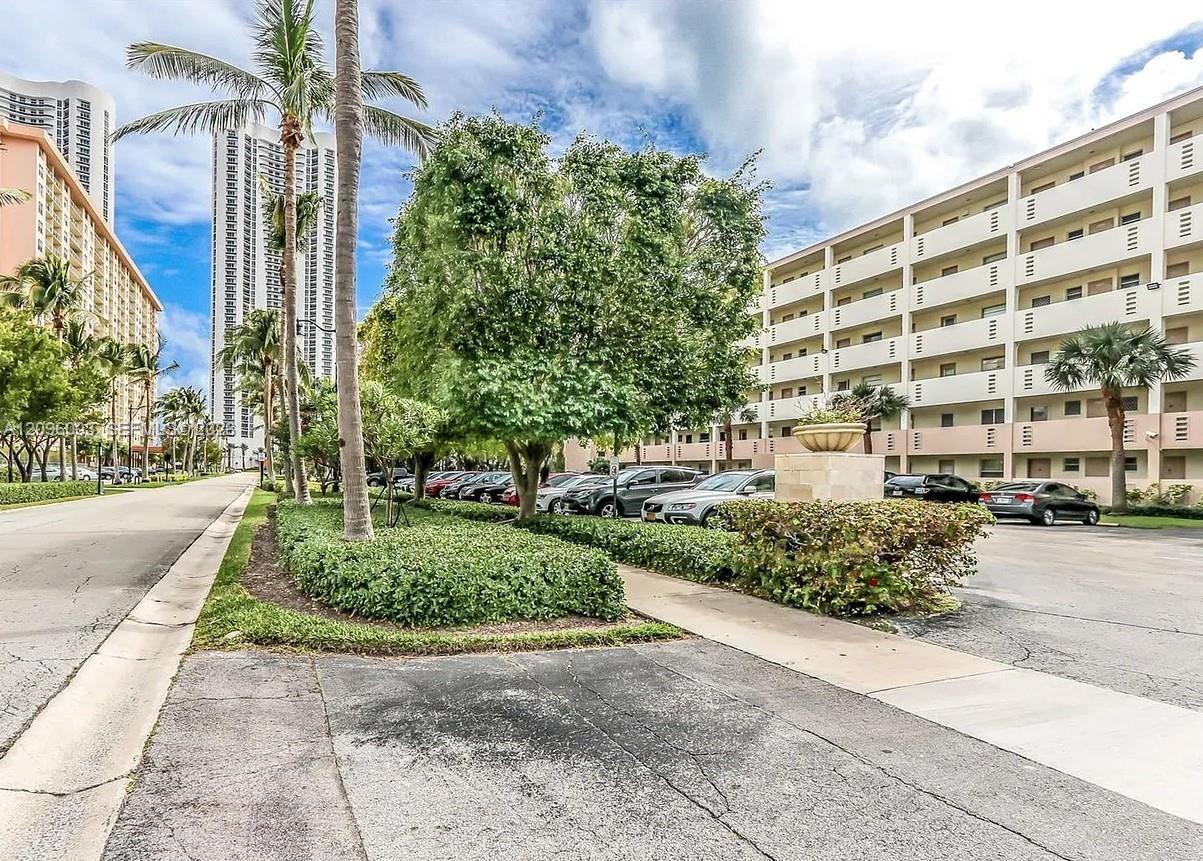 220 Kings Point Dr # 411, Sunny Isles Beach FL 33160