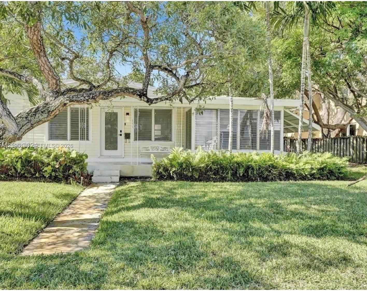 814 SE 14th St, Fort Lauderdale FL 33316