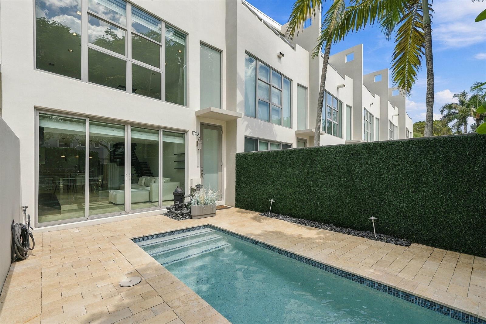 1703 NE 5TH Court # 1703, Fort Lauderdale FL 33301