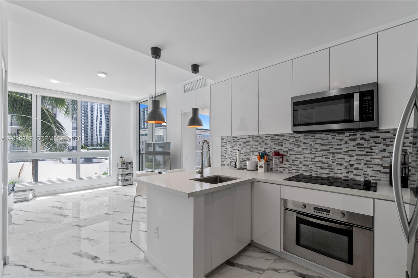 300 S Biscayne Blvd # 1411, Miami FL 33131
