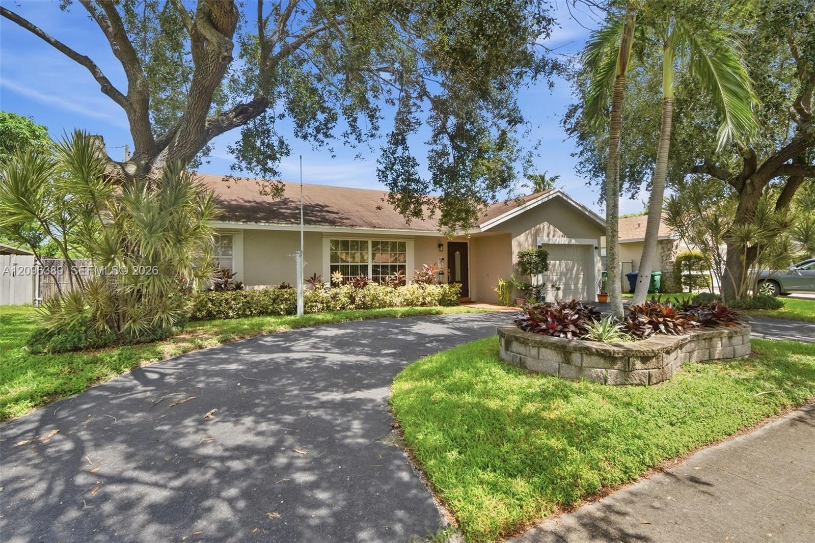 8421 NW 45th St, Lauderhill FL 33351