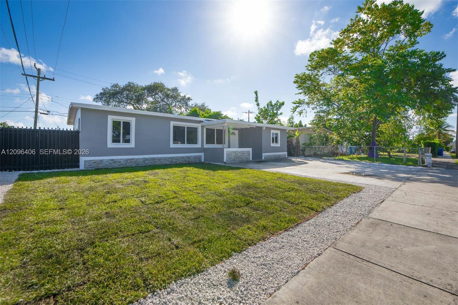 3510 SW 39th St, West Park FL 33023