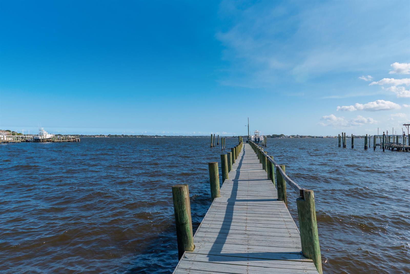 1712 NE Seahorse Place, Jensen Beach FL 34957