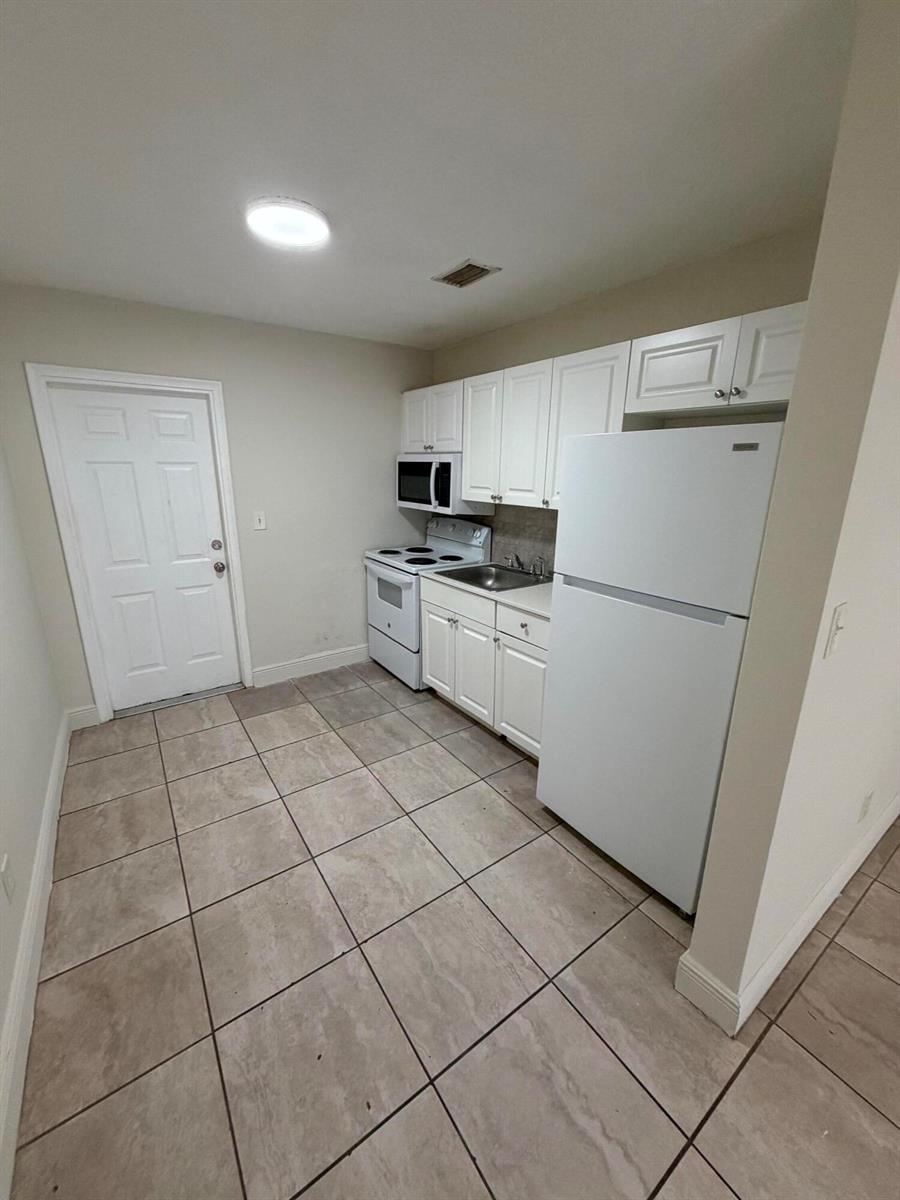 4141 SW 20TH Street # 5, West Park FL 33023