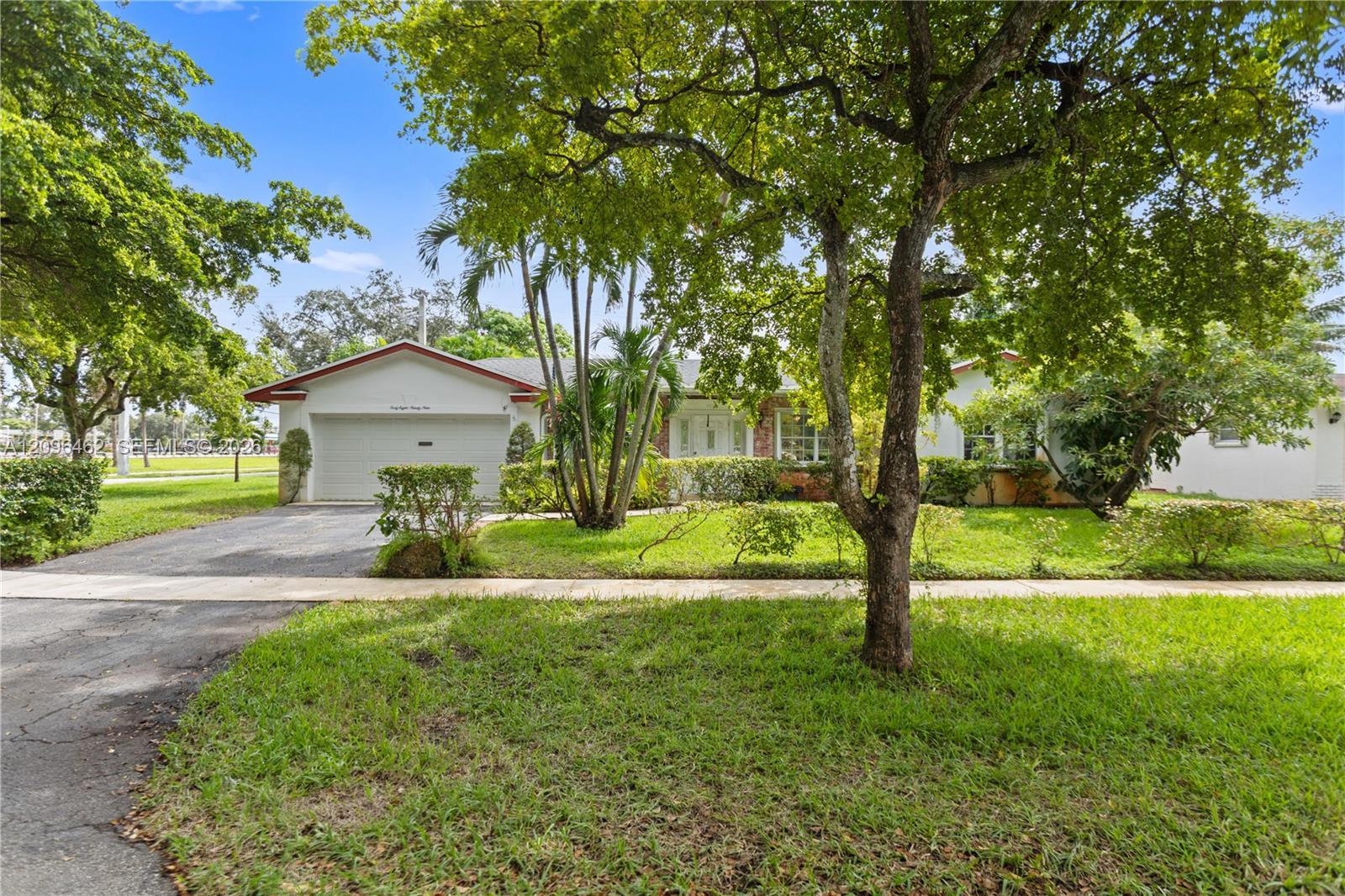 4899 NW 7th Dr, Plantation FL 33317
