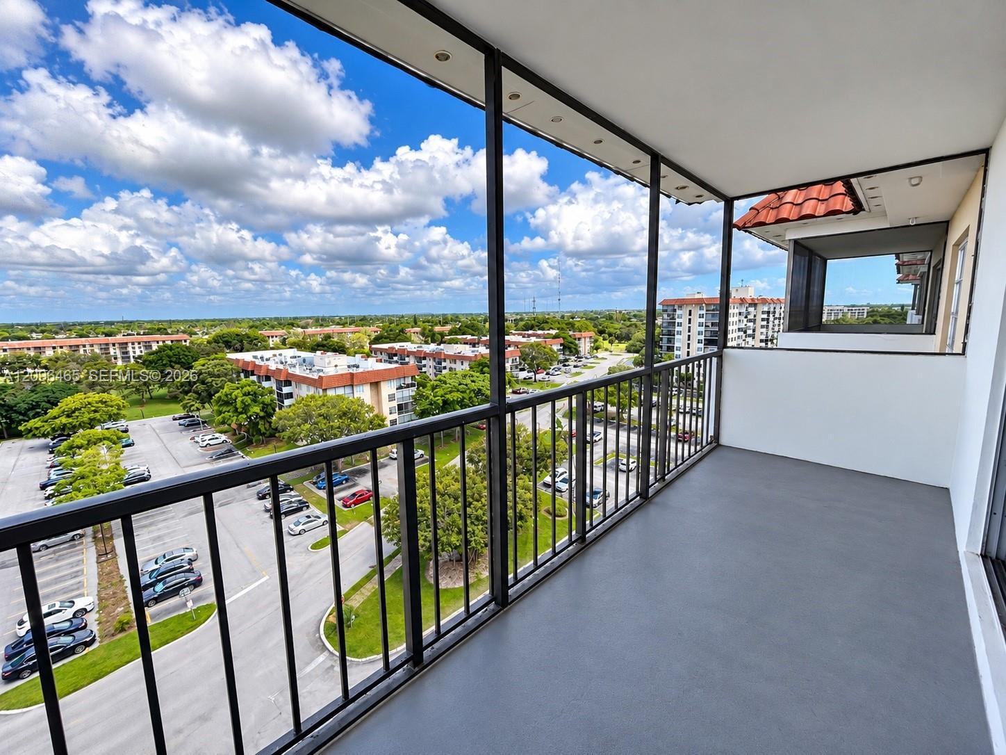 4174 Inverrary Dr # 1011, Lauderhill FL 33319