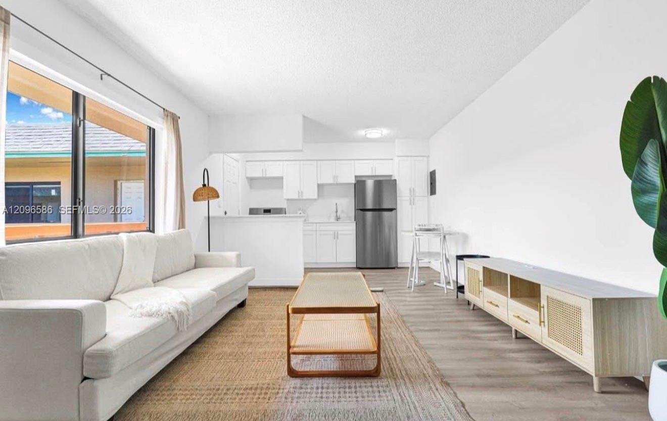13210 Memorial Hwy # 208, North Miami FL 33161