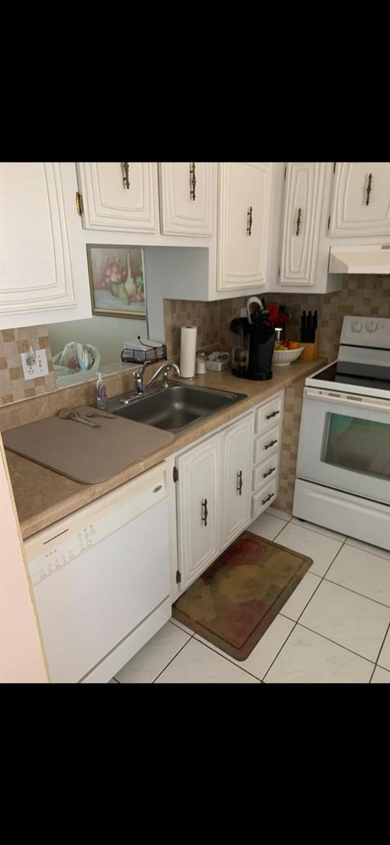 2801 SOMERSET Drive # 302, Lauderdale Lakes FL 33311