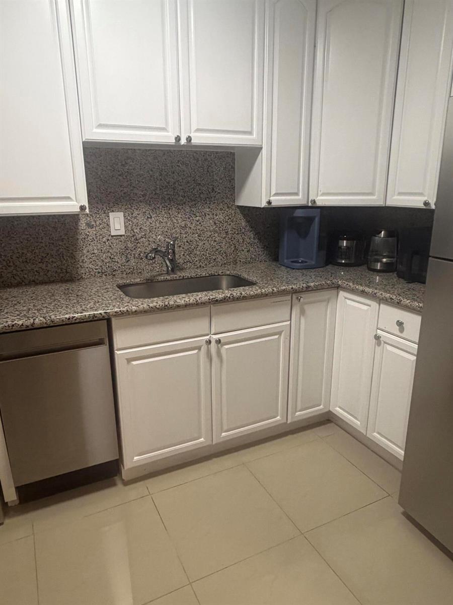 340 NW 19th Street Unit 209, Boca Raton FL 33432