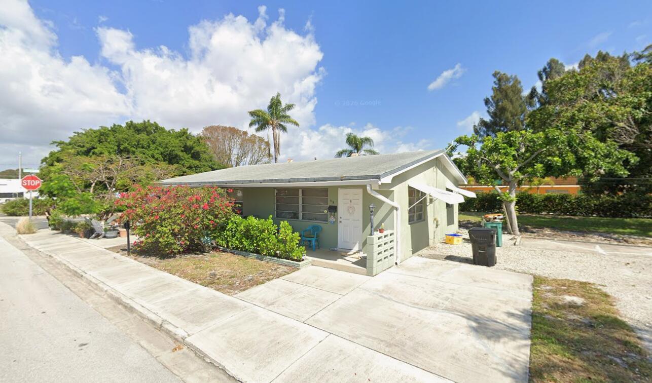 918 11TH Avenue N, FL 33460