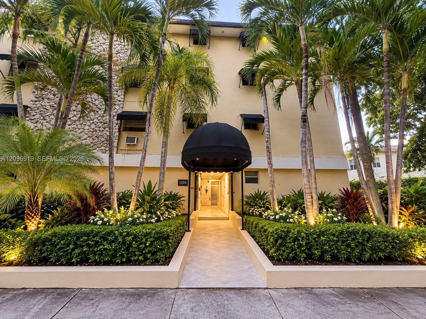 427 Santander Ave # 305, Coral Gables FL 33134