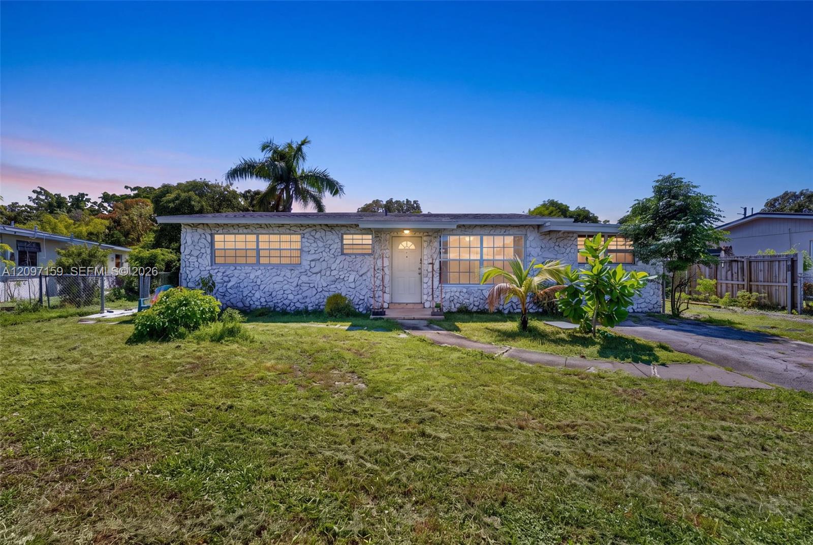 3020 SW 8th St, Fort Lauderdale FL 33312