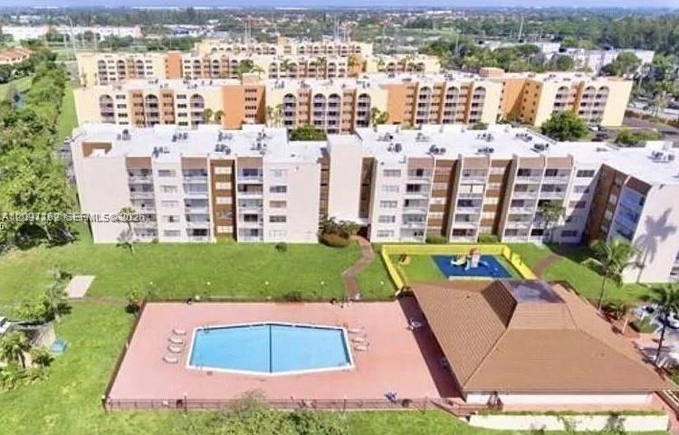 6950 Miami Gardens Dr # 508, Hialeah FL 33015