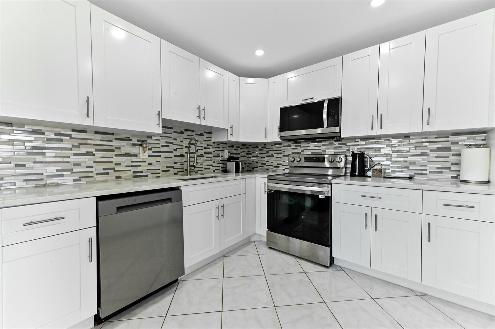528 Burgundy K Avenue, Delray Beach FL 33484