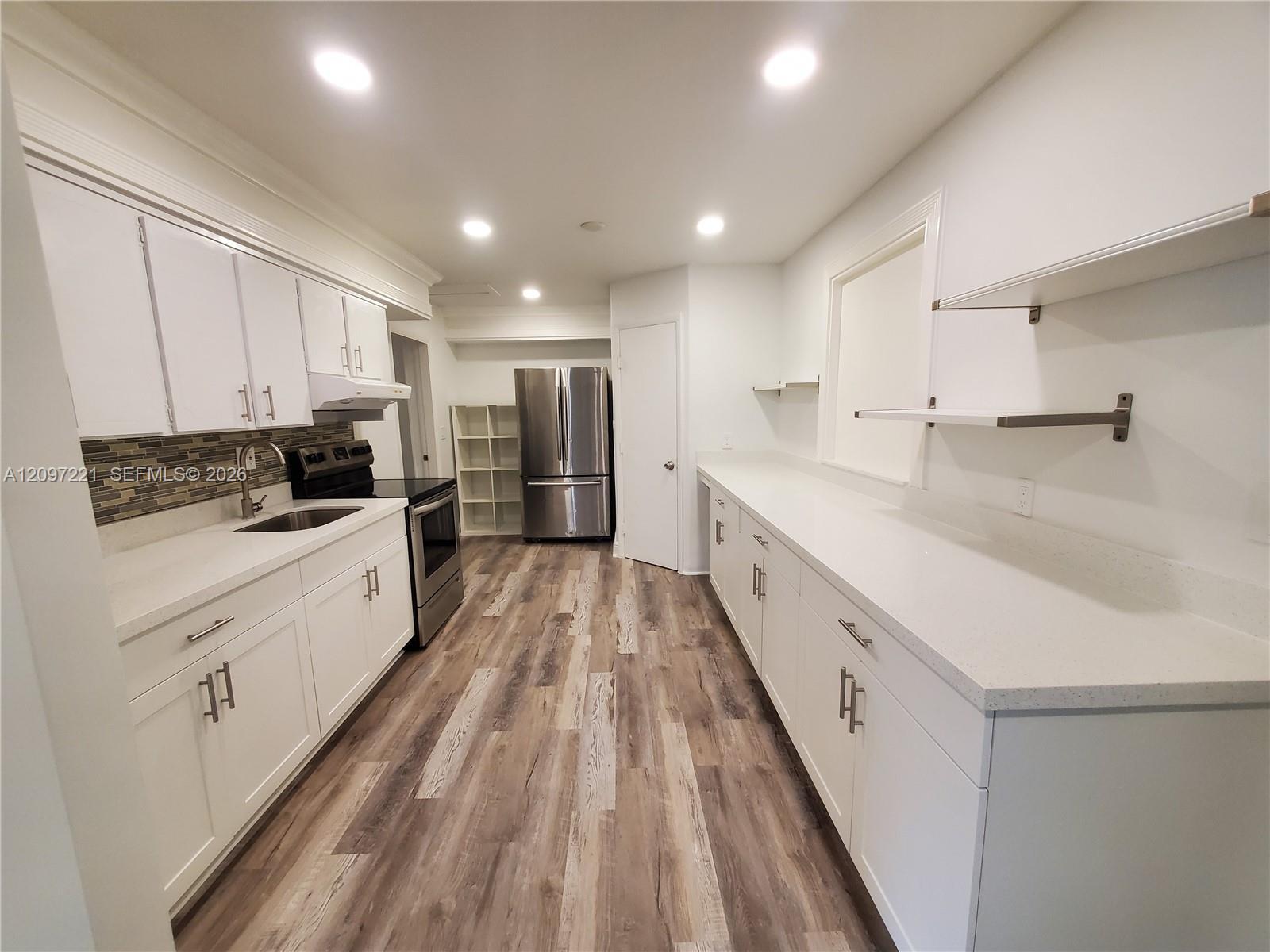 126 NW 8th Ave # 1, Hallandale Beach FL 33009